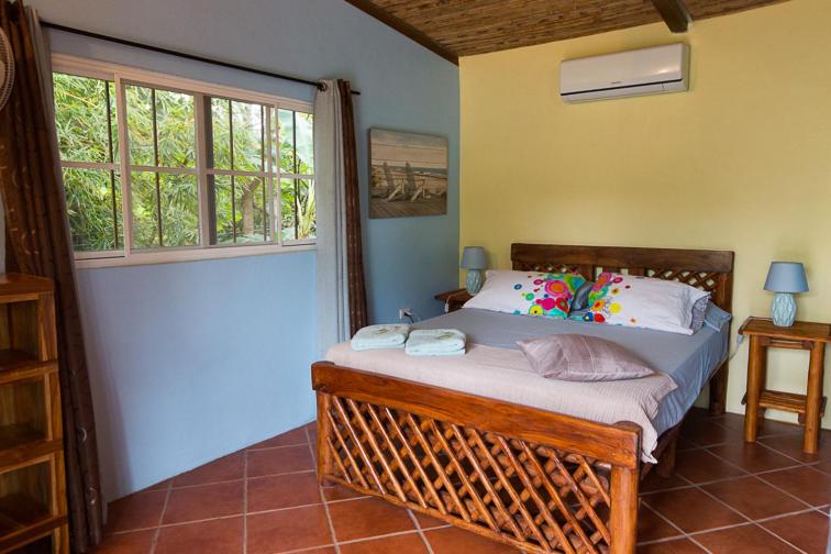 Postel nebo postele na pokoji v ubytování Cabanas Los Colibris Hotel Ecolodge