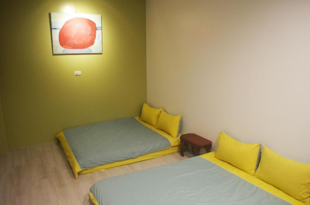Postel nebo postele na pokoji v ubytování 菜爺爺親子蔬宿Vegepapa B&B