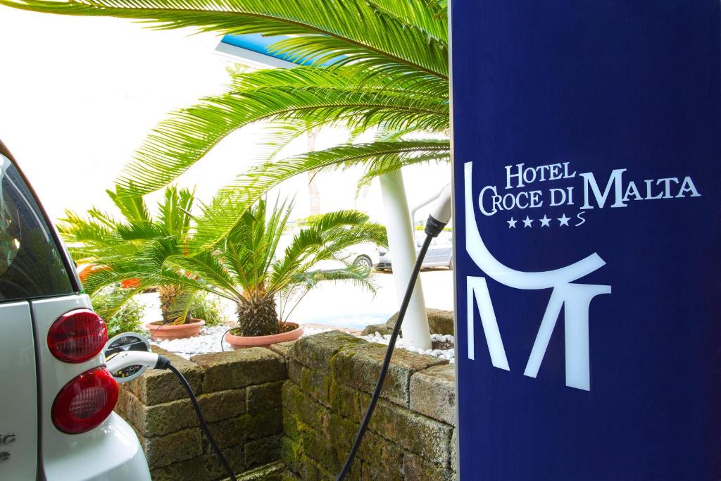 Ein Zertifikat, Auszeichnung, Logo oder anderes Dokument, das in der Unterkunft Hotel Croce Di Malta ausgestellt ist