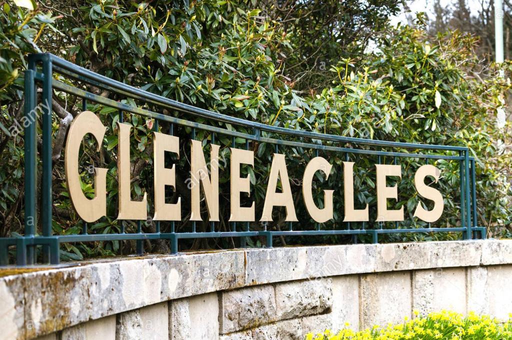 a sign that reads cheneacheles on a fence at The Beeches Holiday Cottage in Auchterarder