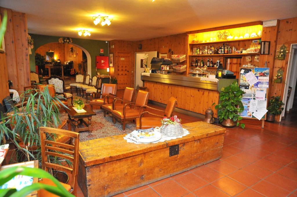 Hol lub bar w obiekcie Albergo Stelvio