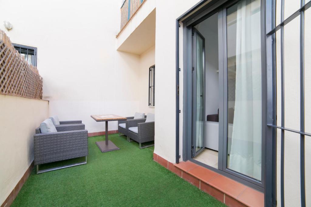 A seating area at Apartamentos Salamanca