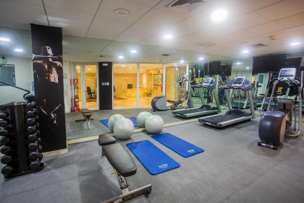 Fitness centrum a/nebo fitness zařízení v ubytování Del Pilar Miraflores Hotel