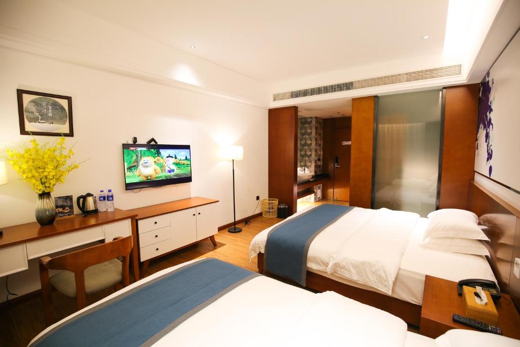 TV a/nebo společenská místnost v ubytování All Seasons Lodge