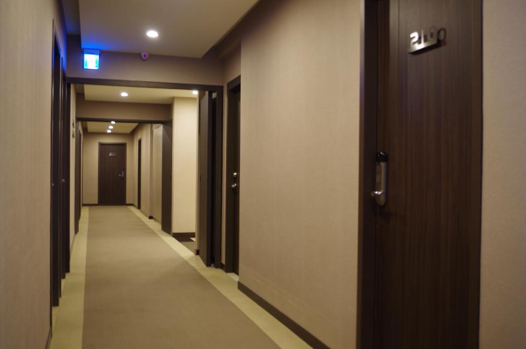 a corridor of a hotel with doors and a walkway at Hotel Leisure Beitou in Taipei