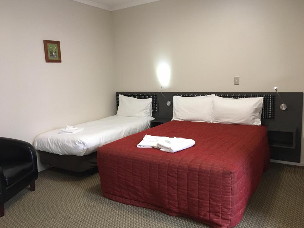 Postel nebo postele na pokoji v ubytování Motel on Carroll