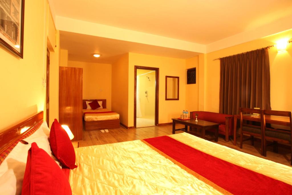 Postel nebo postele na pokoji v ubytování Royal Astoria Hotel