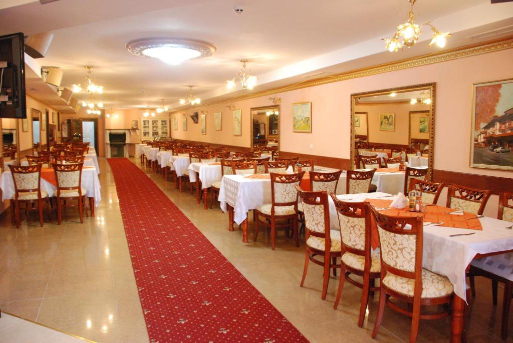 Restaurace v ubytování Elegant Lux Hotel