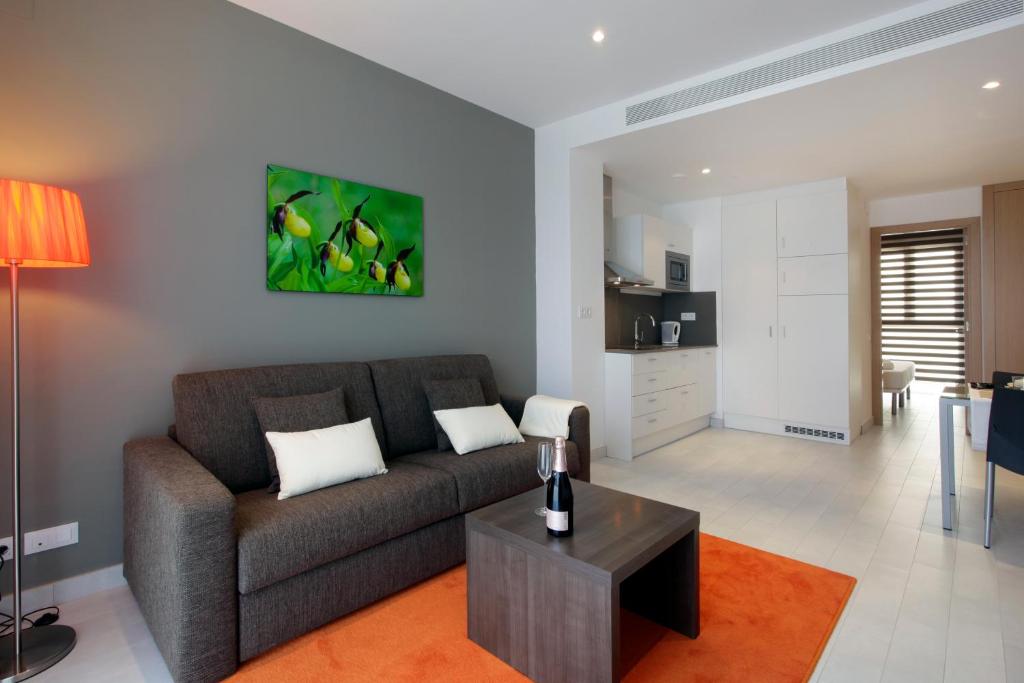 Kuchyňa alebo kuchynka v ubytovaní Fisa Rentals Les Corts Apartments
