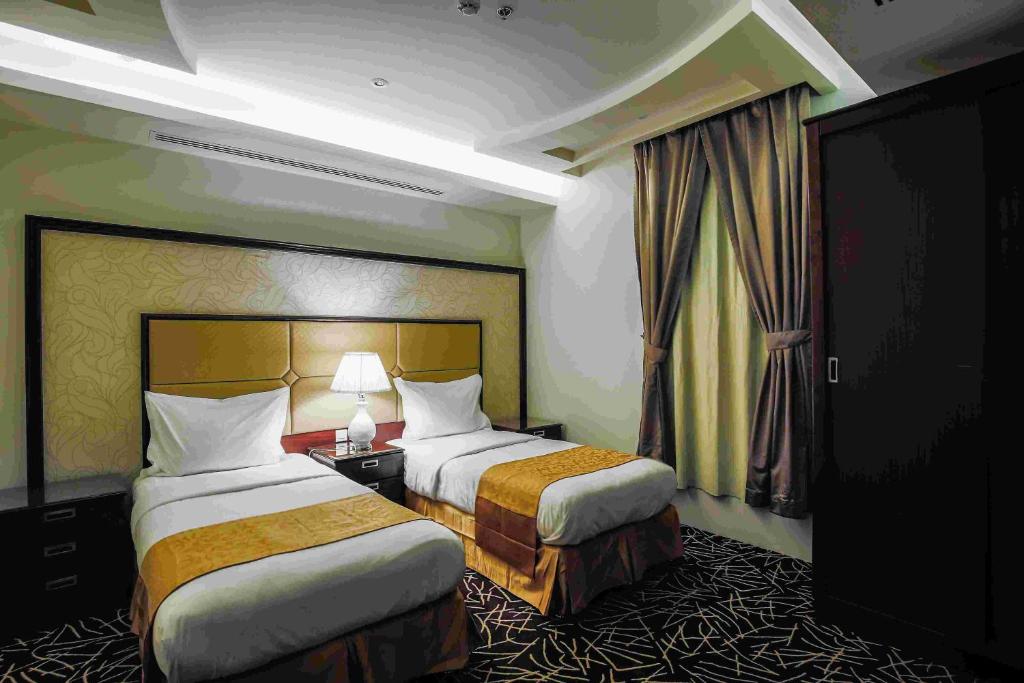 Rest Night Serviced Apartments- AlHamra - Three-Bedroom Apartment