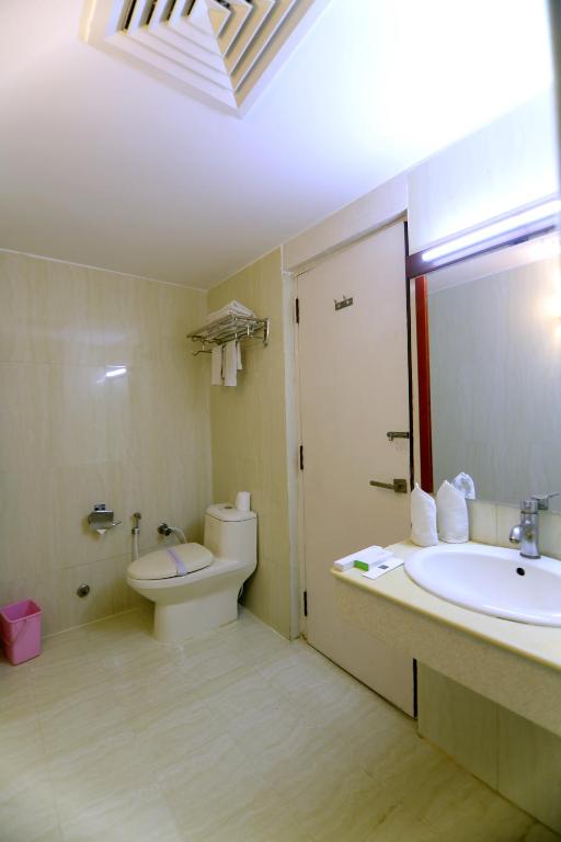 Koupelna v ubytování Taj Inn Hotel