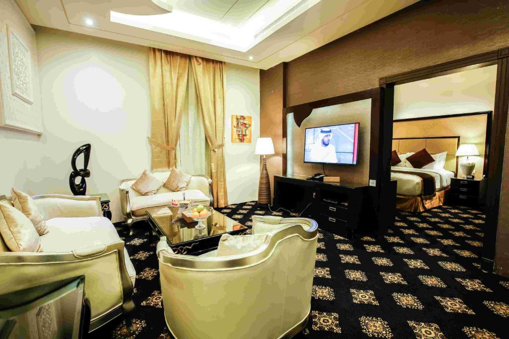 TV a/nebo společenská místnost v ubytování Rest Night Serviced Apartments- AlHamra