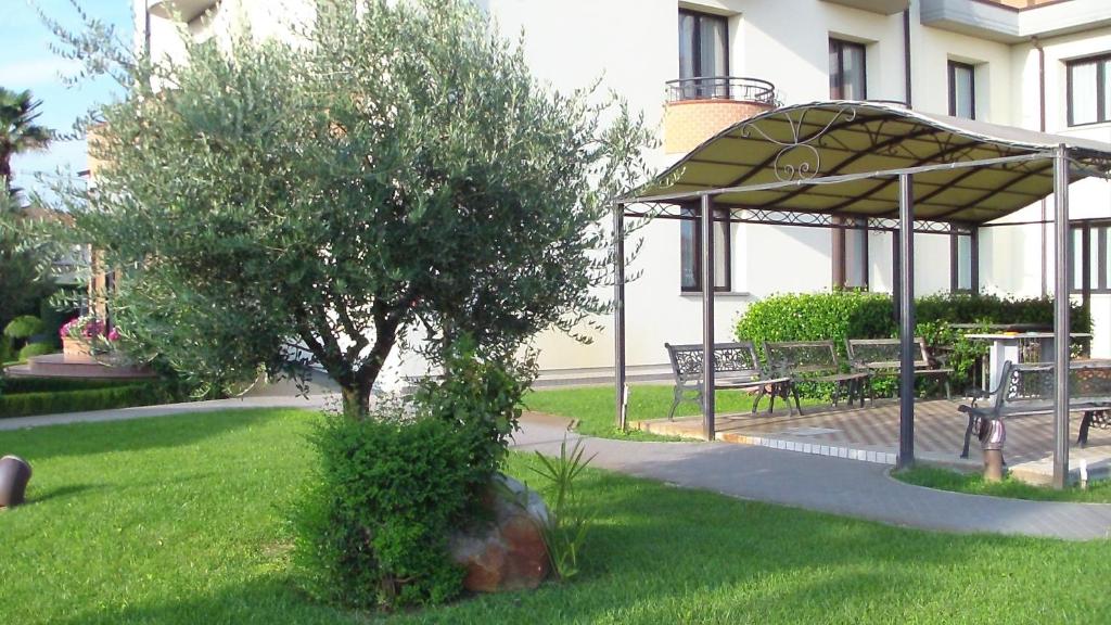 Vonkajšia záhrada v ubytovaní Hotel Da Vito