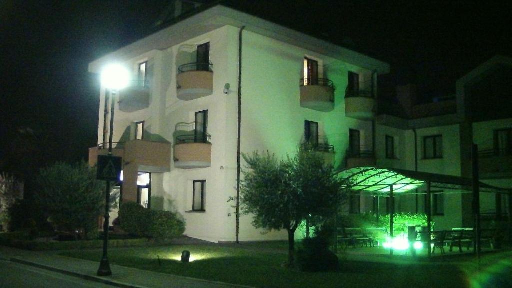 Budova, v ktorej sa hotel nachádza