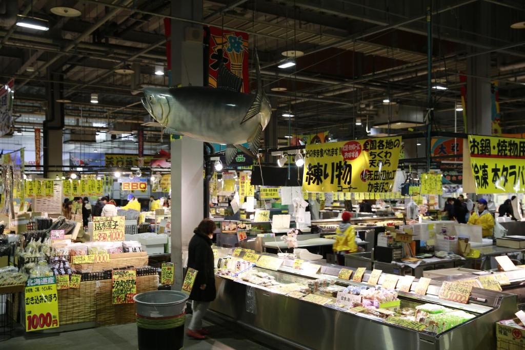 Supermarket nebo jiné obchody v  hotelu nebo okolí