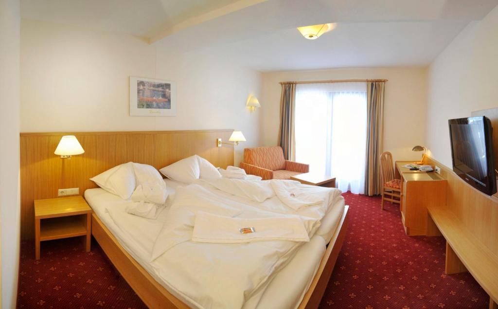 Postel nebo postele na pokoji v ubytování Panoramahotel Gürtl