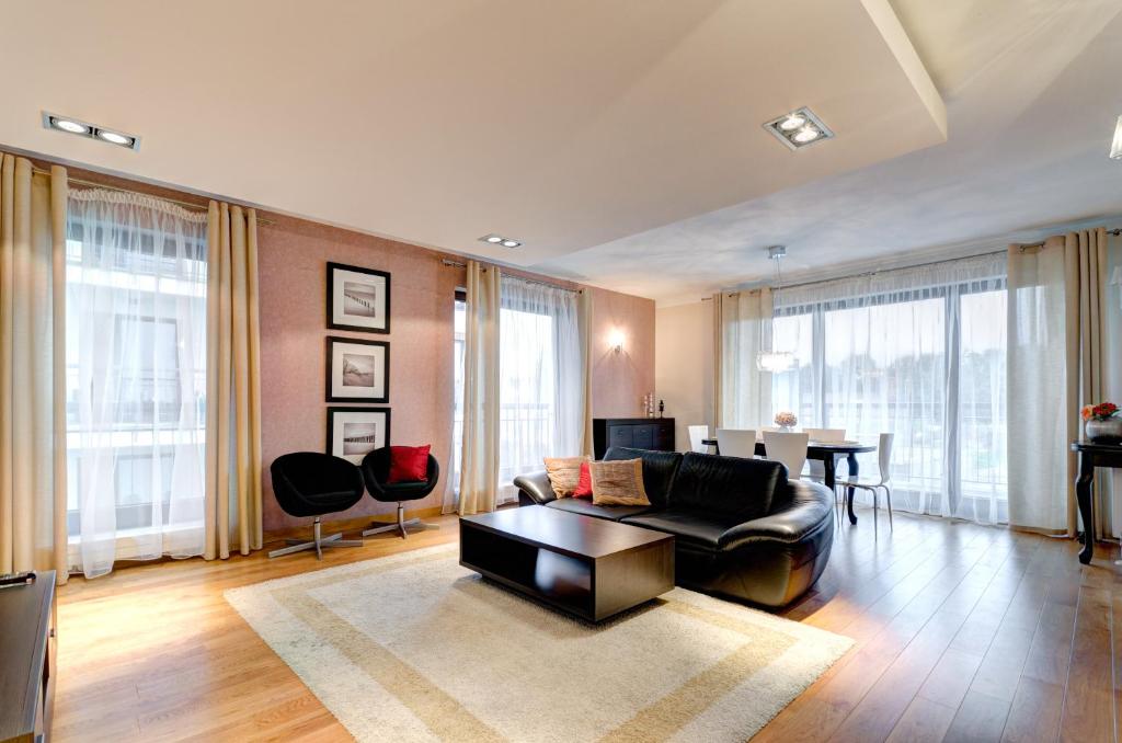 Posedenie v ubytovaní Apartments Old Town Szafarnia & by Noclegi Renters