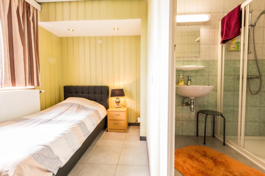 Arconaty Hotel - Habitación De Presupuesto