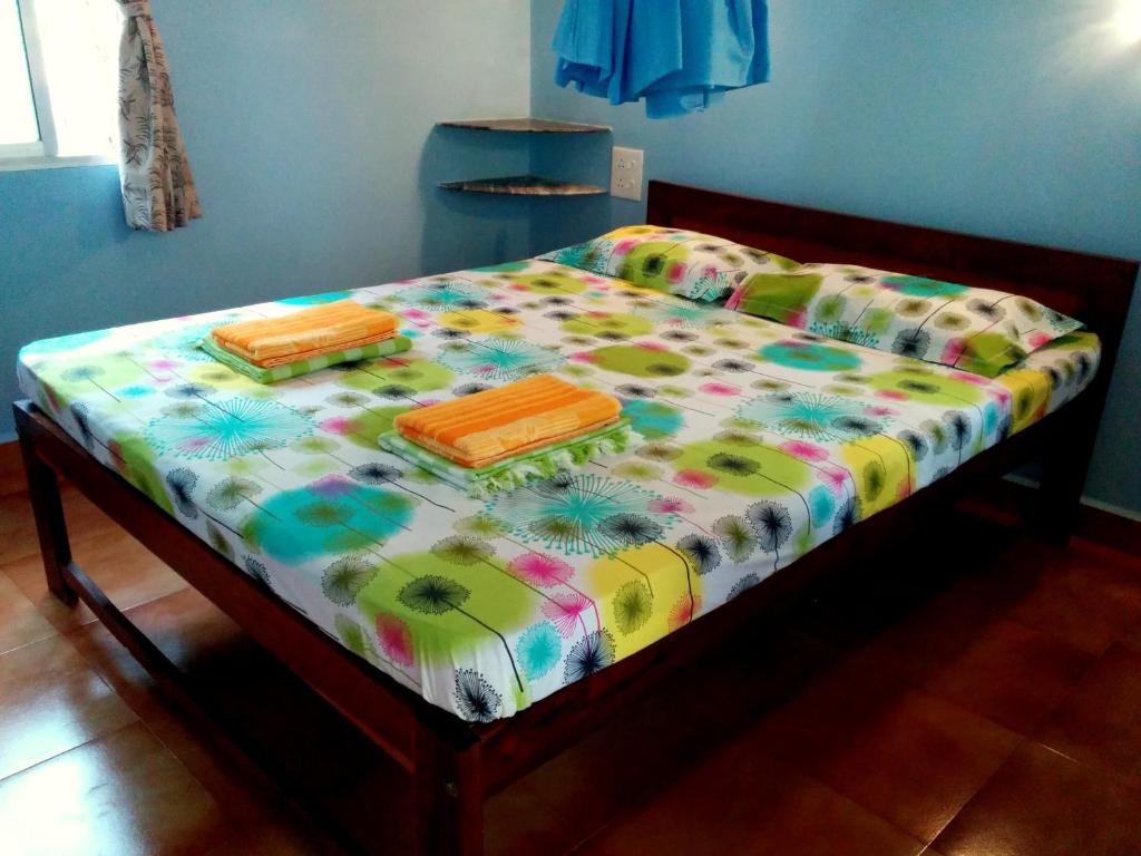 Letto o letti in una camera di Avalon Inn