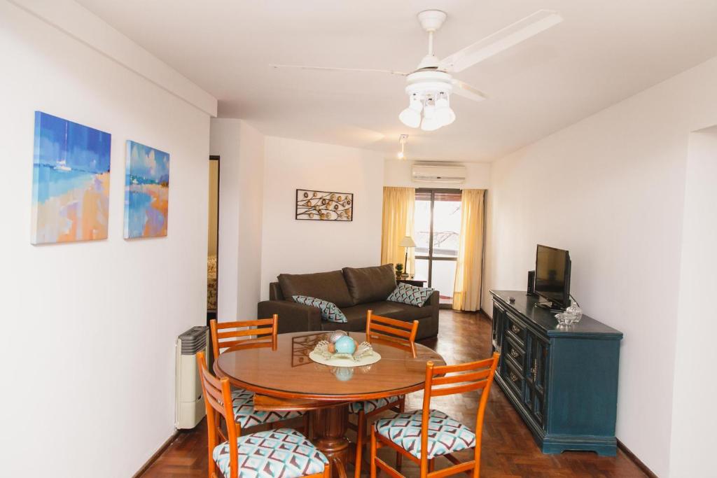 Dining area sa apartment