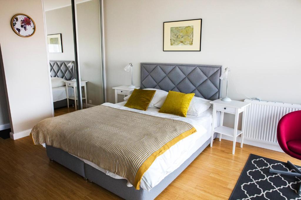 Postel nebo postele na pokoji v ubytování Apartamenty I.M.A Towarowa