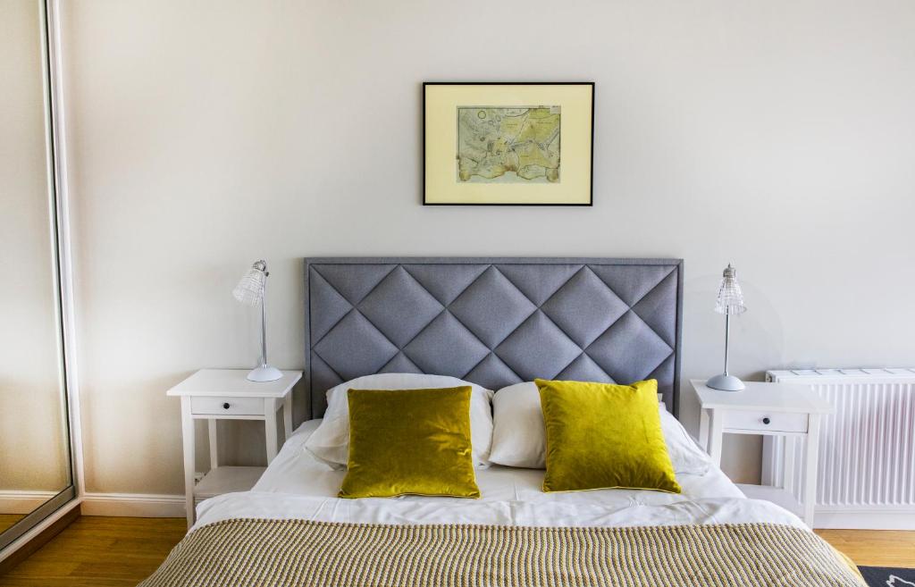 Postel nebo postele na pokoji v ubytování Apartamenty I.M.A Towarowa