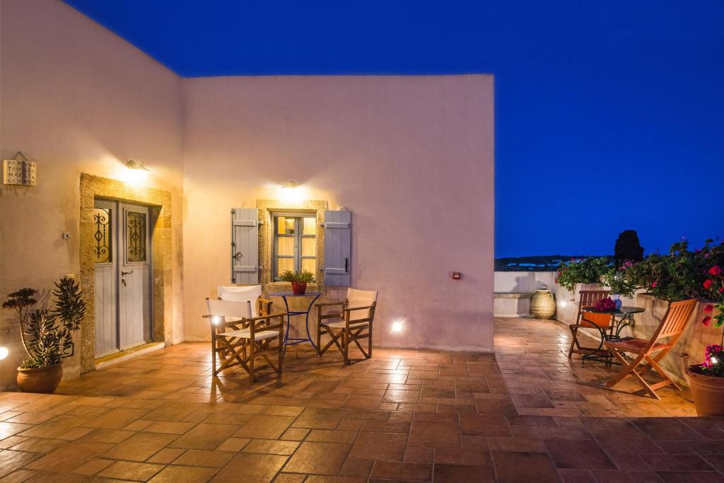 Uma varanda ou terraço em Celestia Traditional Houses