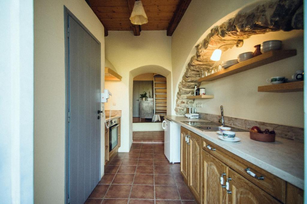 A cozinha ou cozinha compacta de Celestia Traditional Houses