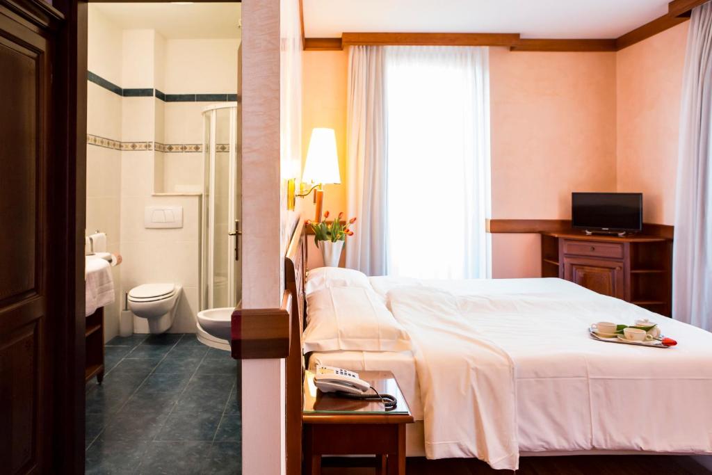 Postel nebo postele na pokoji v ubytování Hotel Villa Venezia