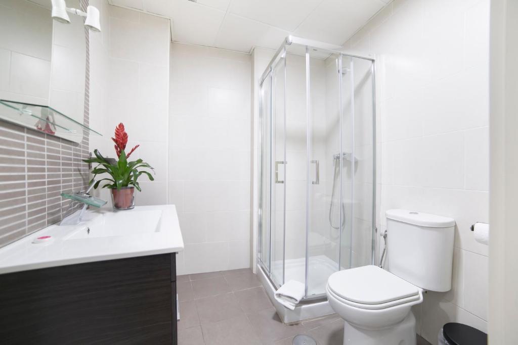 A bathroom at Apartamentos Salamanca
