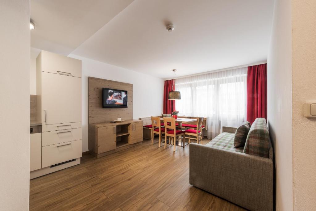 TV a/nebo společenská místnost v ubytování Appartements Hubenhof