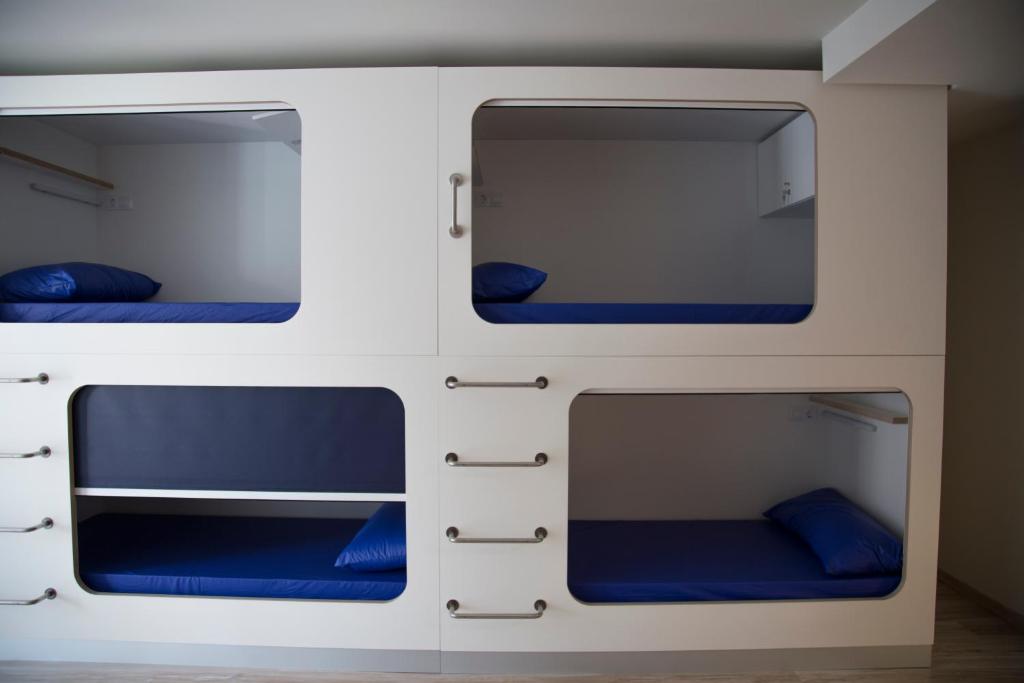 Hostel Cross - Stapelbed In Gemengde Slaapzaal