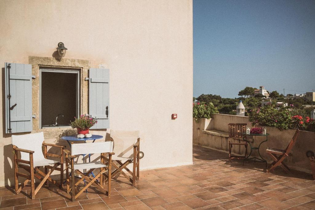 Uma varanda ou terraço em Celestia Traditional Houses