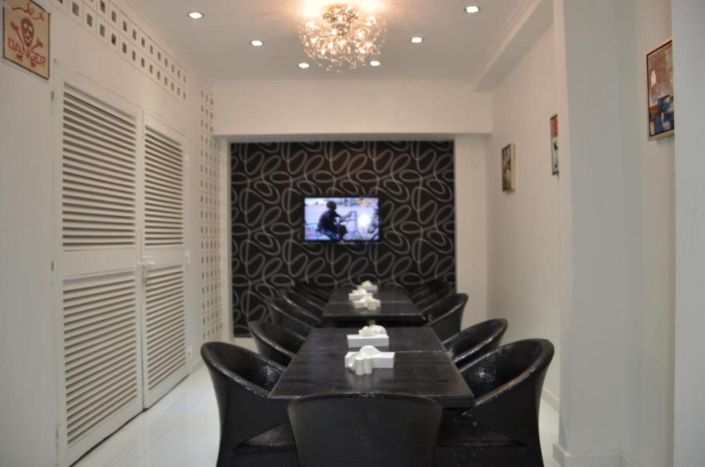 a conference room with a long table and black chairs at White Fort Hotel in Dubai