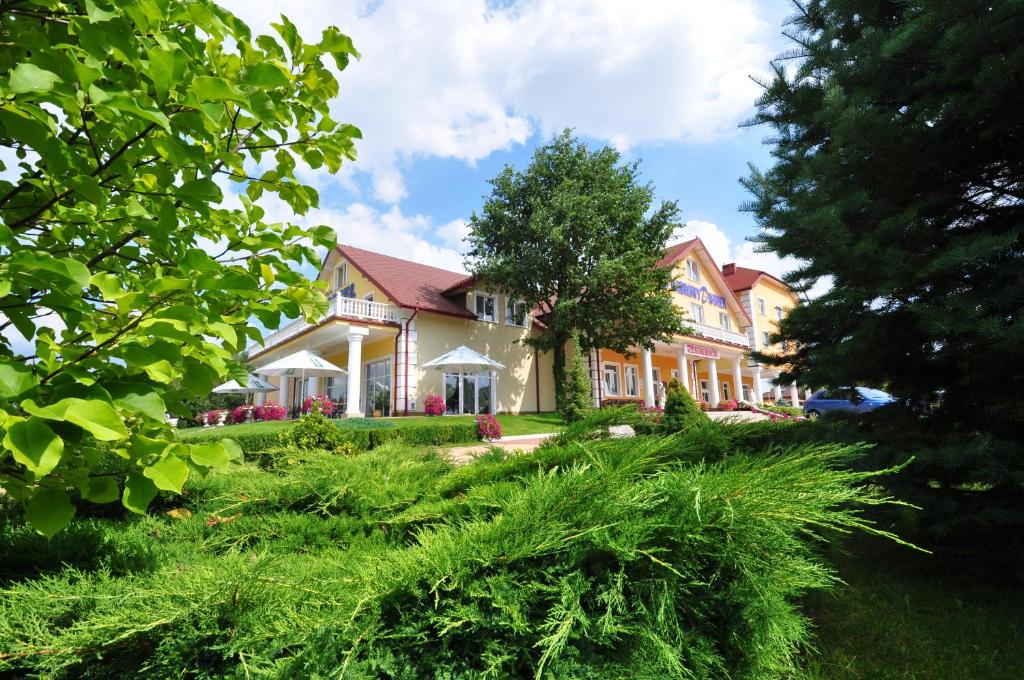Vonkajšia záhrada v ubytovaní Hotel Chabrowy Dworek