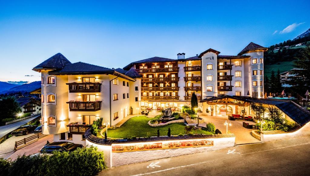 Nespecifikovaný výhled na hory nebo výhled na hory při pohledu z hotelu