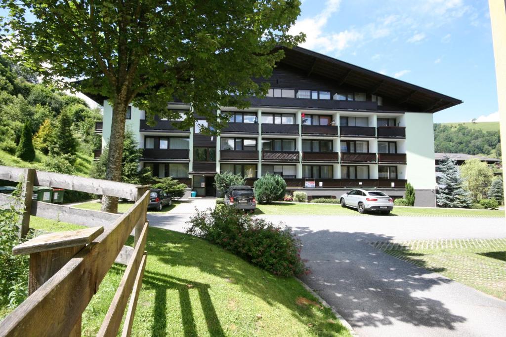 a building with cars parked in front of it at Appartements Domizil in Kaprun