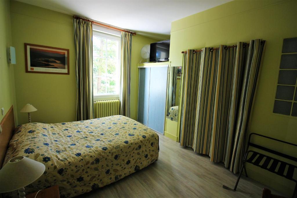 Postel nebo postele na pokoji v ubytování Hôtel La Caravelle