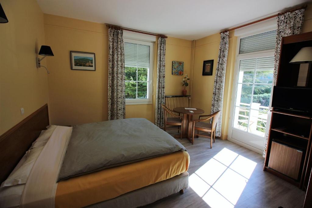 Ένα ή περισσότερα κρεβάτια σε δωμάτιο στο Hôtel La Caravelle