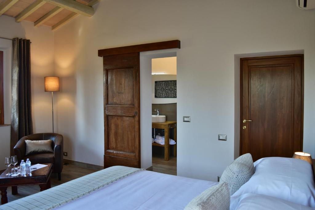 a bedroom with a bed and a desk and a chair at Villa San Michele in Barberino di Val dʼElsa