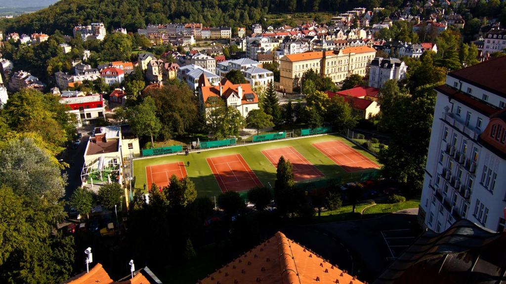 Tenis a/nebo squash v ubytování Triplex Residence, Lux-appartment in the central part nebo okolí