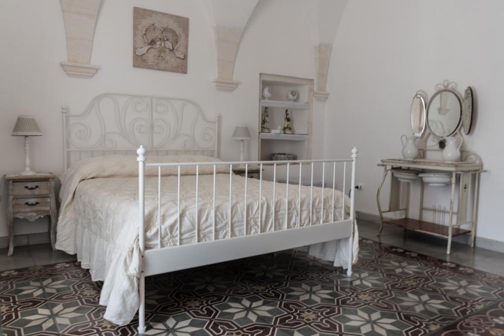 A bed or beds in a room at Masseria Luco