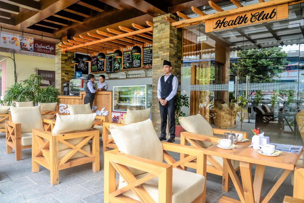 Restoran või mõni muu söögikoht majutusasutuses Kuti Resort & Spa