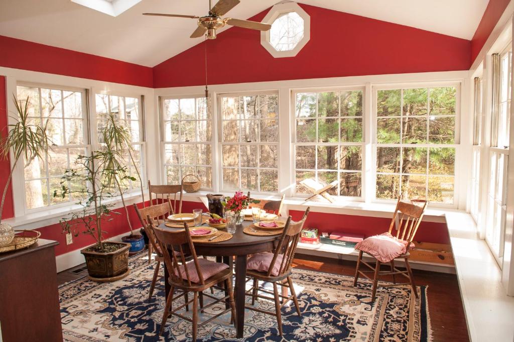 Orchard Inn - Laurel Cottage