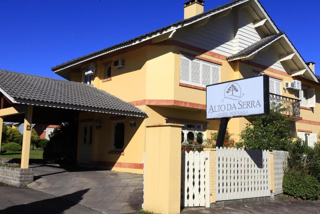 
a building with a sign on the front of it at Hotel Cabanas Alto Da Serra in Canela
