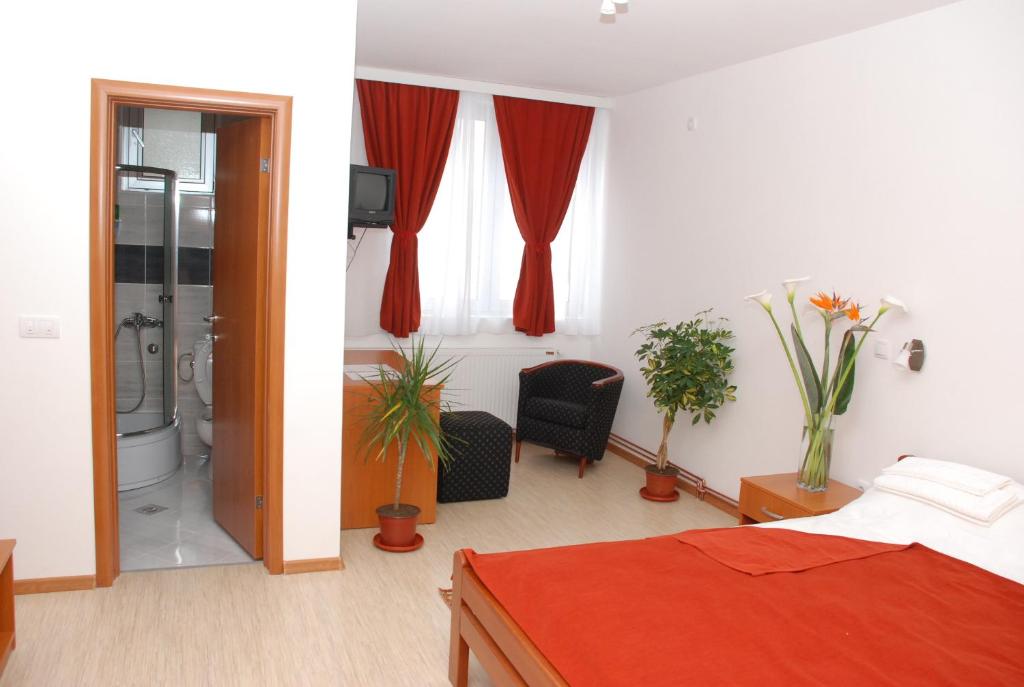 Postel nebo postele na pokoji v ubytování M Garni Hotel
