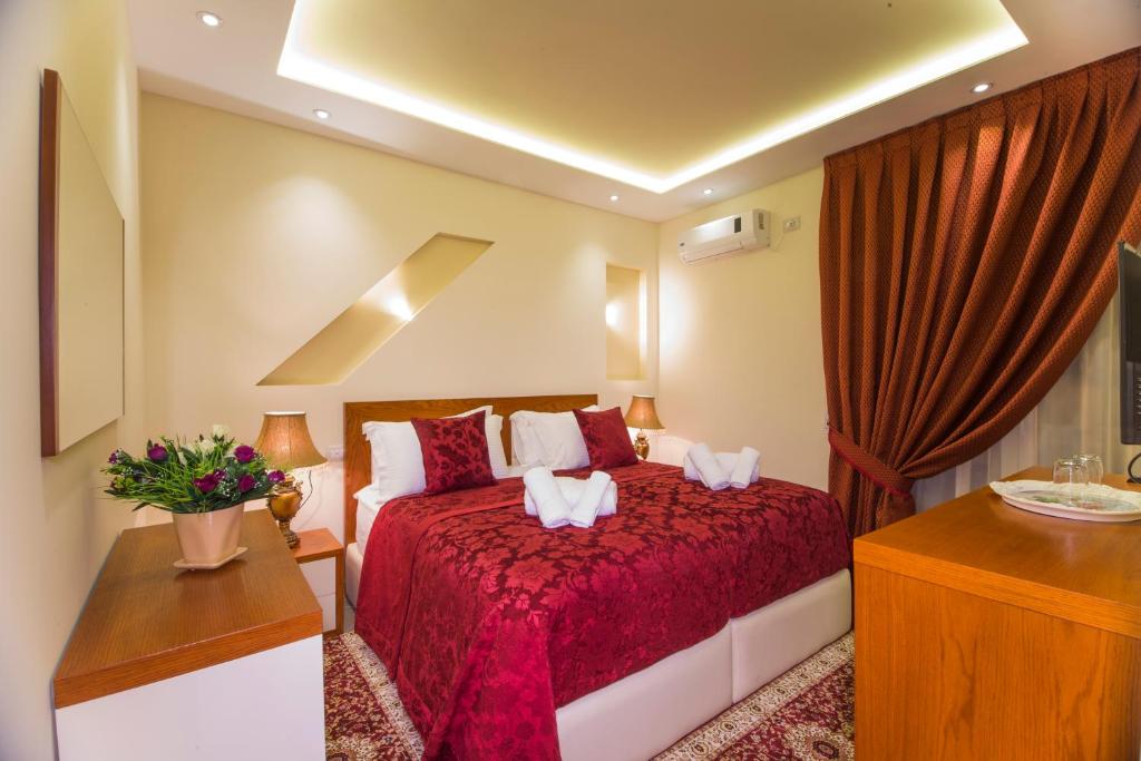 Postel nebo postele na pokoji v ubytování Vila Tako - Hotel