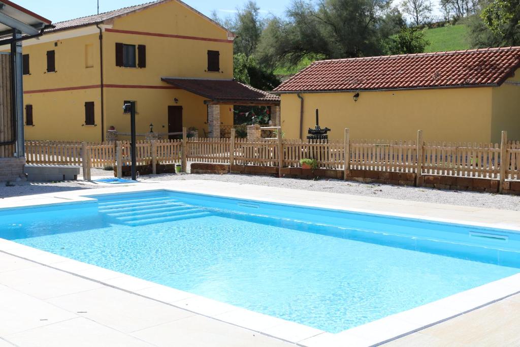 The swimming pool at or close to Agriturismo Fattoria del Colle