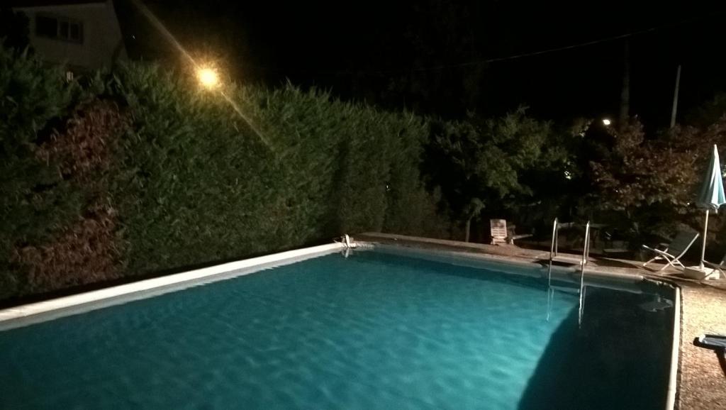 Der Swimmingpool an oder in der Nähe von Nel verde house di Rolando