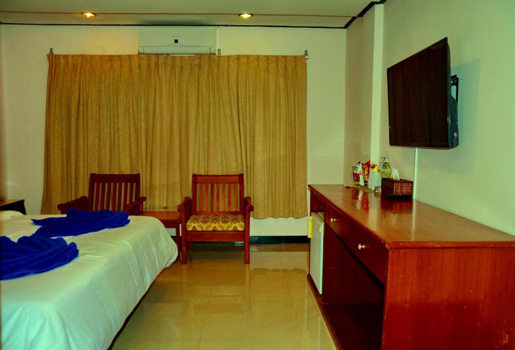 At Bangkok Hotel - Double Double Double Room